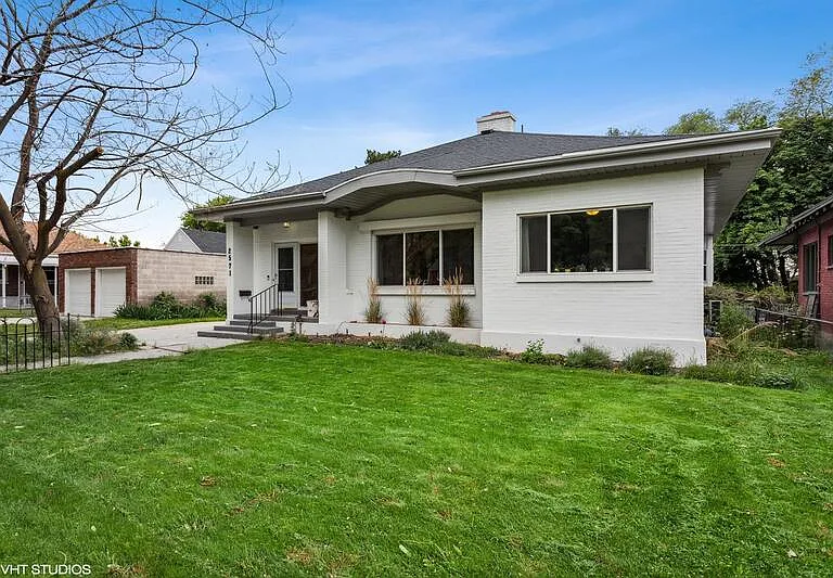 2571 Van Buren Ave — Photo 2