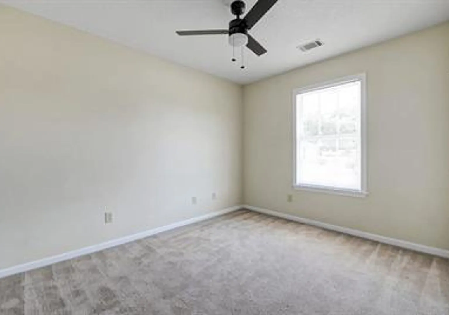 Beautiful duplex 3 bedroom 2 bath!! — Photo 1