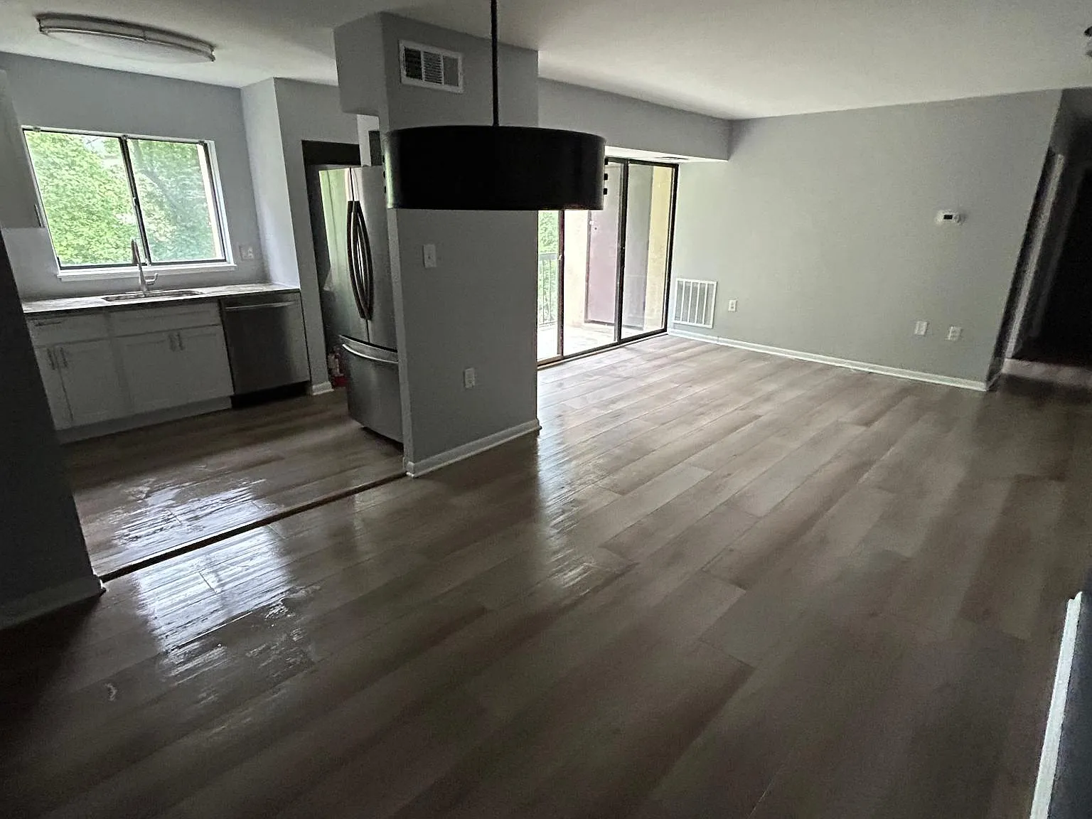 2 bed, 1073 sqft, $2,300 — Photo 3