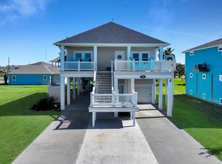 978 Sue Dr, Crystal Beach, TX 77650