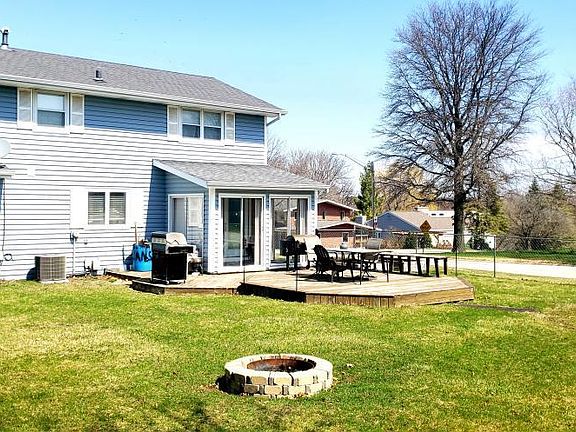 3rd image of 803 Greenfield Ave