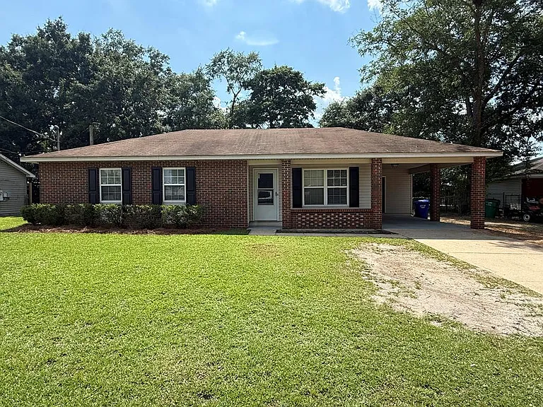 101 Ellen Dr — Photo 1