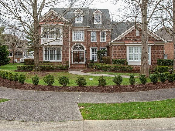 2nd image of 522 Brennan Ln