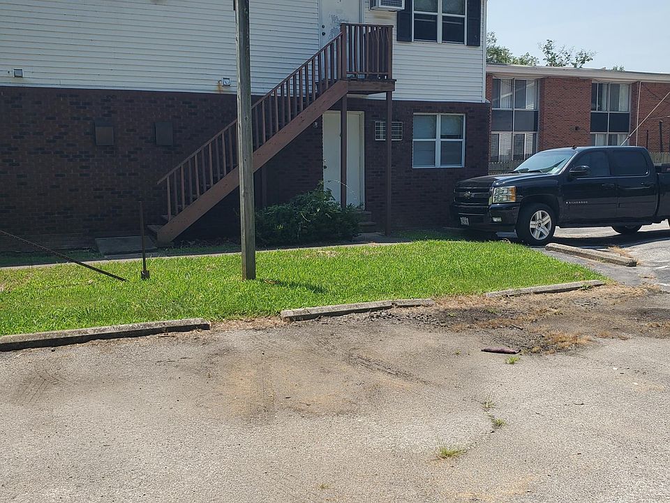 1st image of 605 W College St