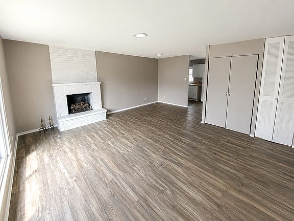3rd image of 4511 N Kenmore Rd