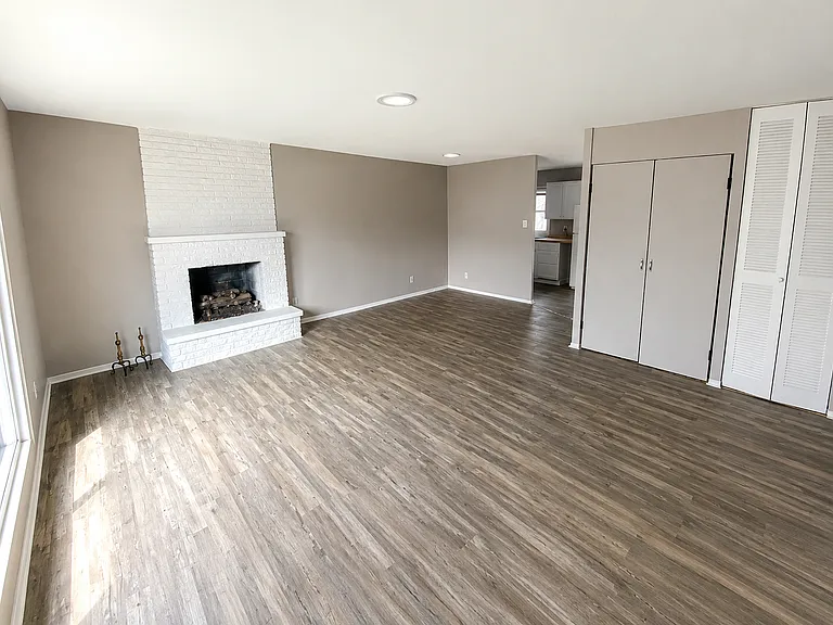 4511 N Kenmore Rd — Photo 3