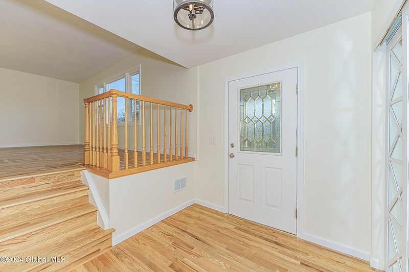 4th image of 27 Westchester Drive