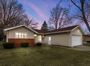 435 W Drummond Dr, Bourbonnais, IL 60914