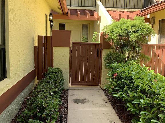 5th image of 5395 10th Fairway Dr APT 2