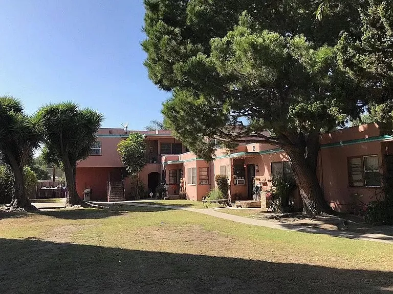 1835 Daisy Ave — Photo 7