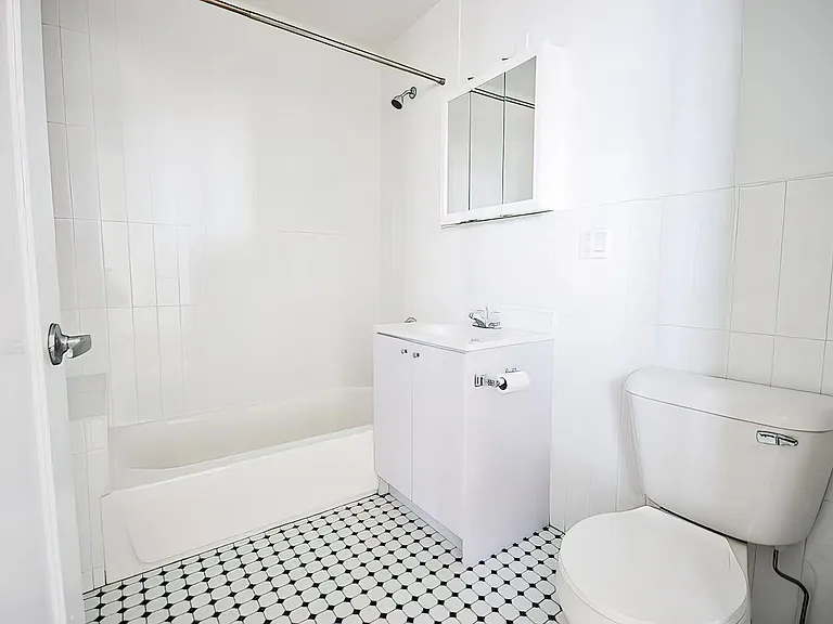 147 Maujer St #7A — Photo 13