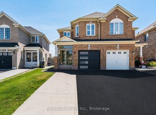 9 Parisian Rd, Brampton, ON L6P2T1