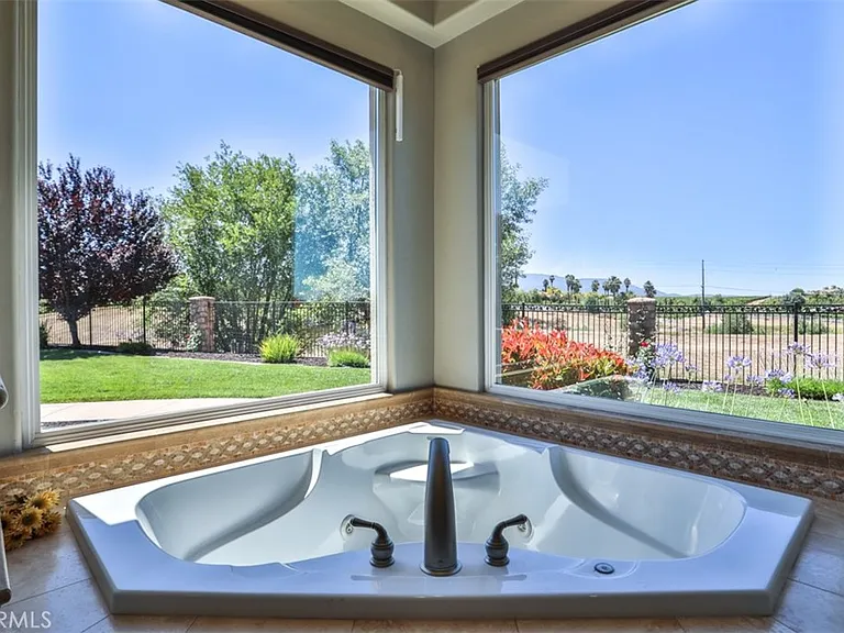39520 Colleen Way — Photo 59