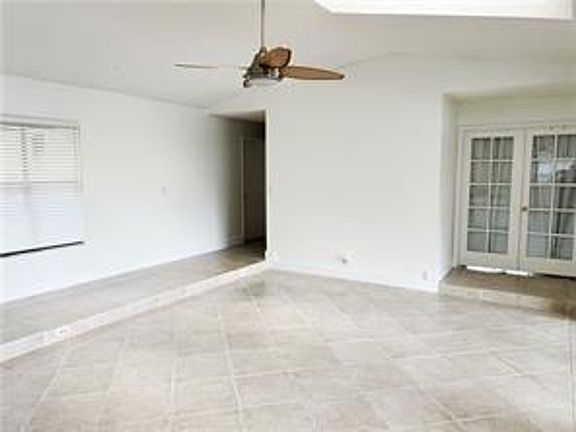 4th image of 11282 NW 44th St