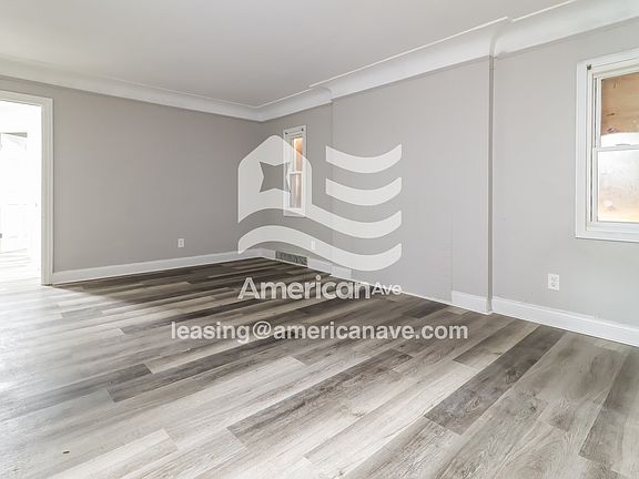1447807_002_living_room_14074608.jpg