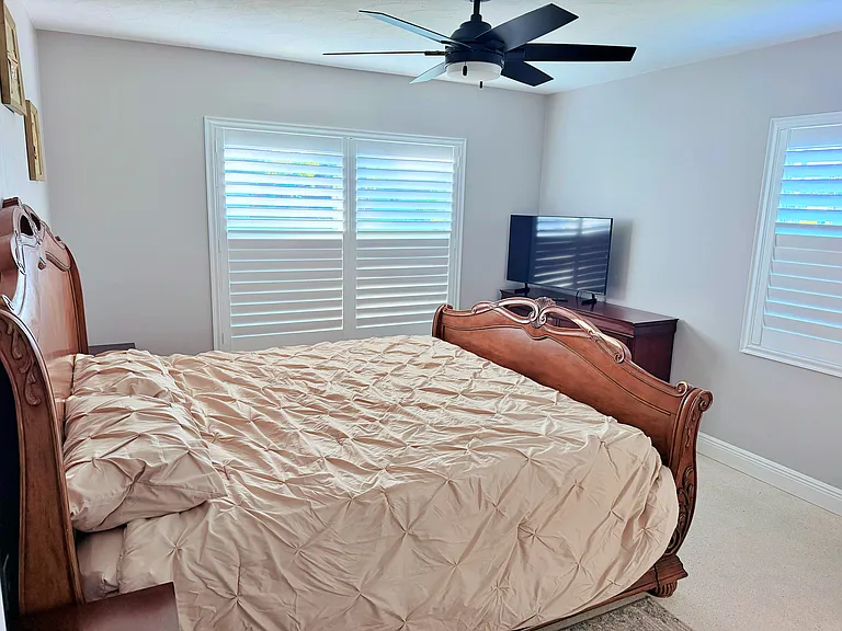 219 Crescent Ct E — Photo 31