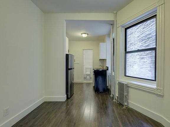 3rd image of 409 W 48th St APT 3RW