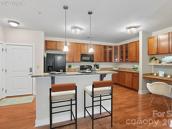 4th image of 630 Calvert St Unit 306