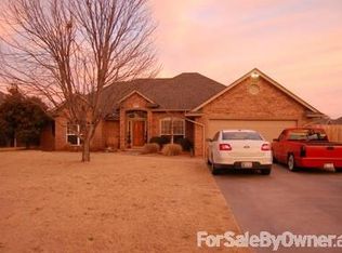 515 Flanders Dr, Chickasha, OK 73018