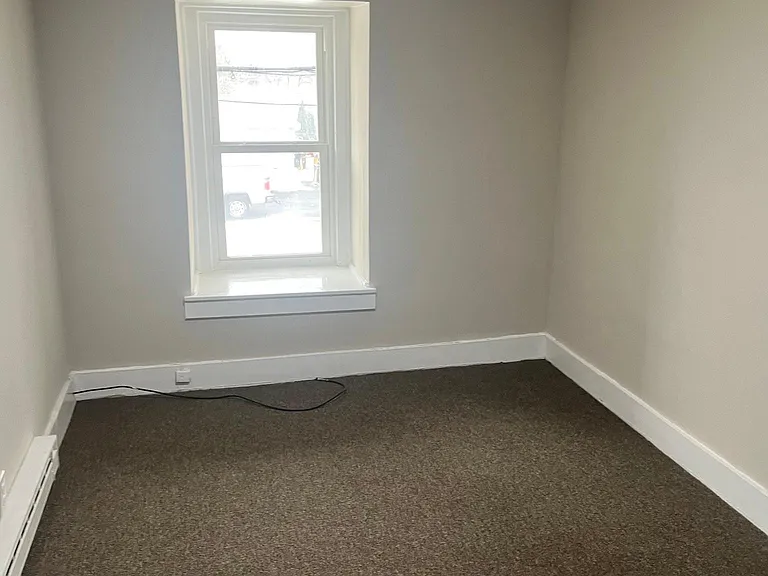 305 S White Oak St #3 — Photo 3