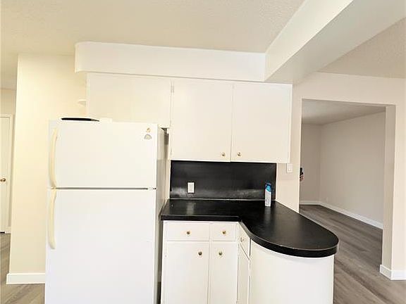 4th image of 448 6th AVENUE NW