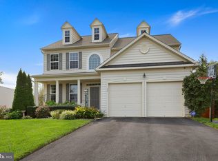 10 Manorwood Dr, Fredericksburg, VA 22406