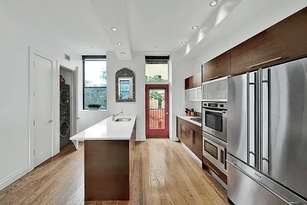 Sold by Level Group | media 6