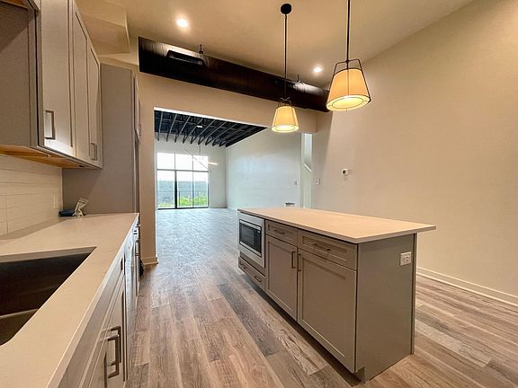 5th image of 4759 Algiers St #110
