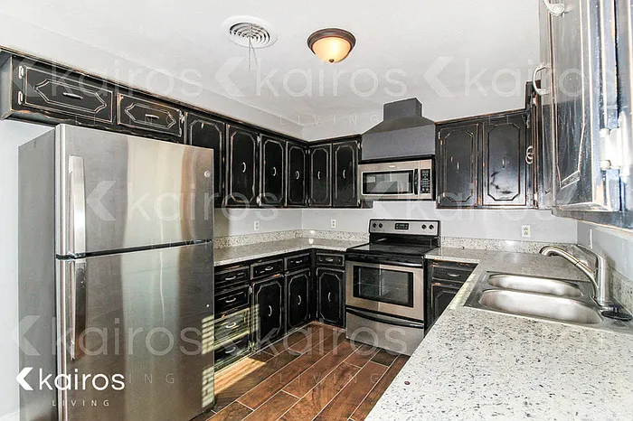 8202 Laredo Trl — Photo 4