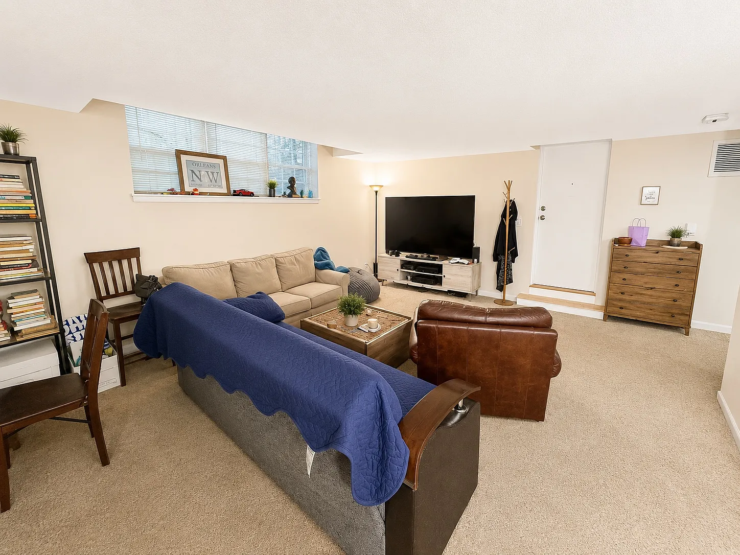 2 bed, 800 sqft, $2,400 — Photo 3