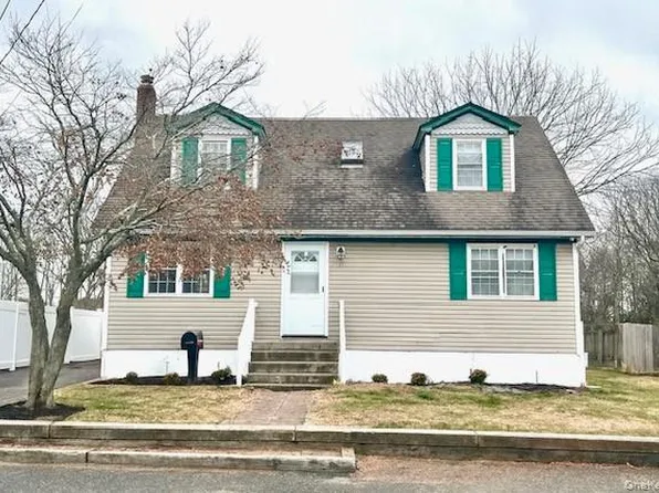 51 Clinton Avenue, Patchogue, NY 11772