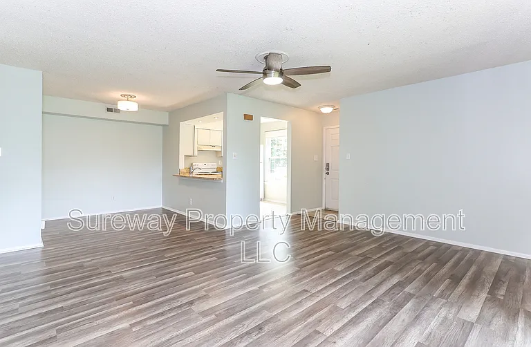 330A Willow Turn #A — Photo 2
