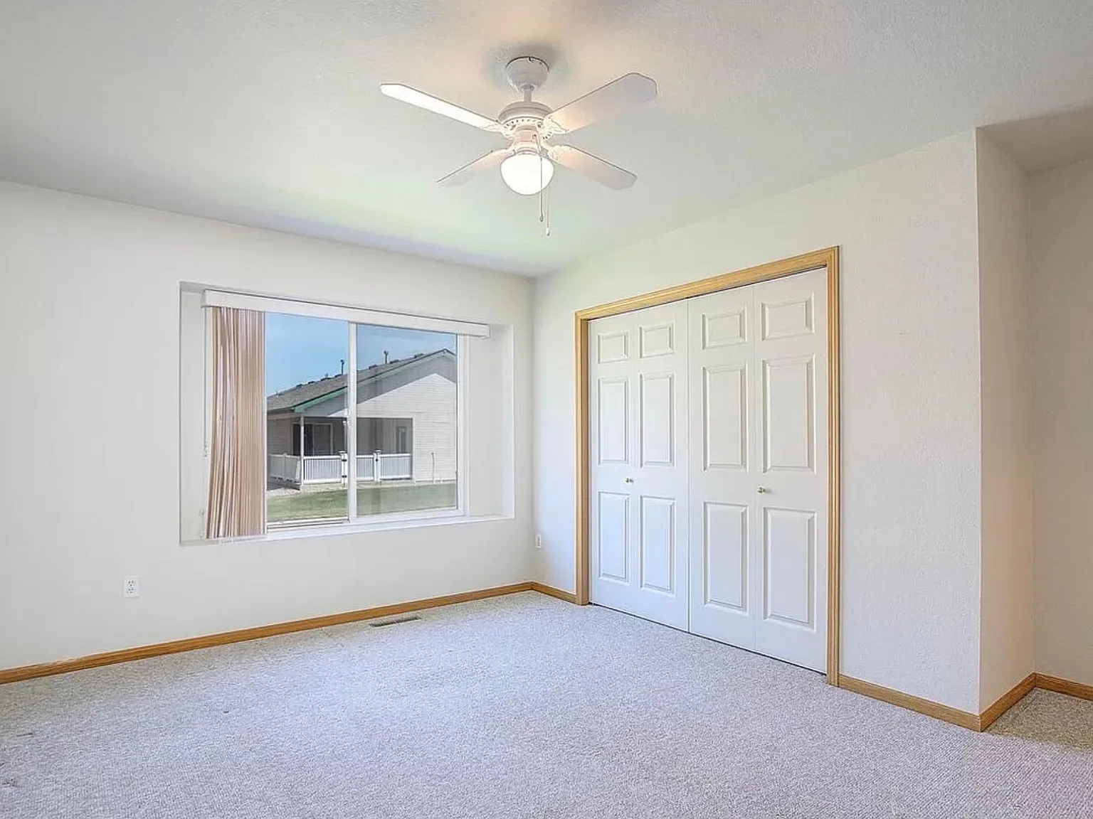 462 Radiant Dr — Photo 2