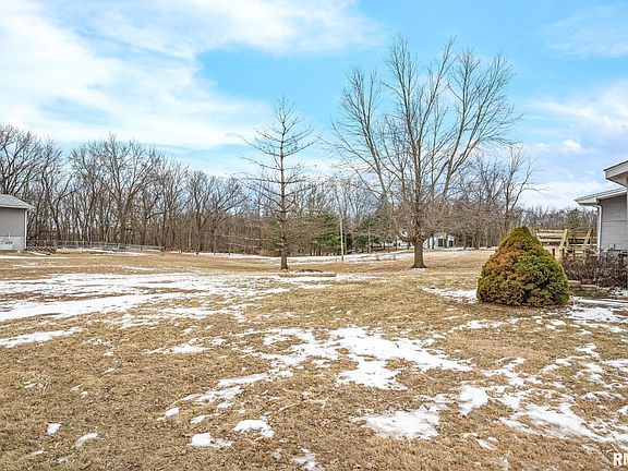 4th image of 1115 Pheasant Dr