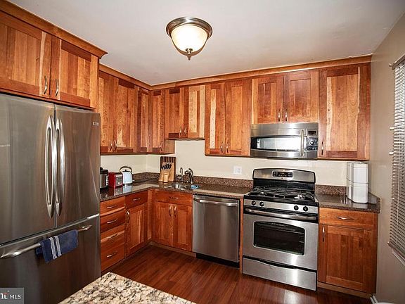 3rd image of 909 Paulsboro Dr