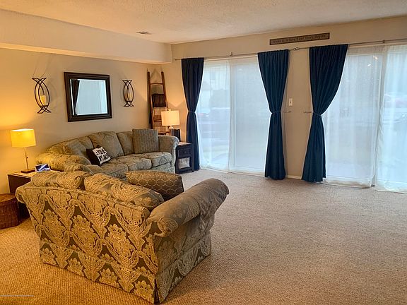 3rd image of 1 Foxwood Ct #106