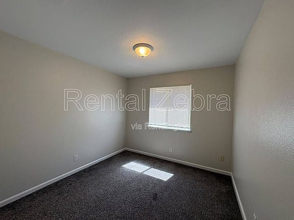 4th image of 2862 La Cresenta Ave