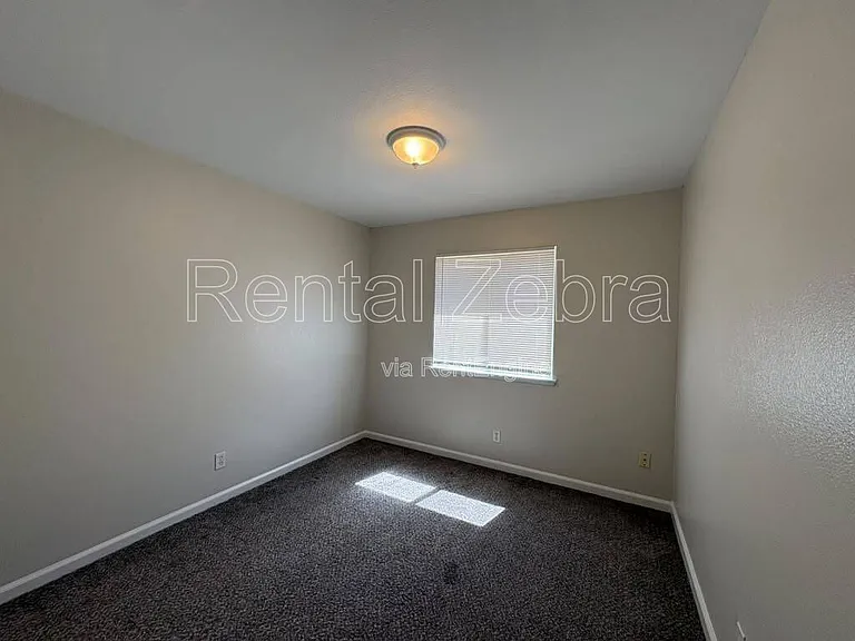 2862 La Cresenta Ave — Photo 4