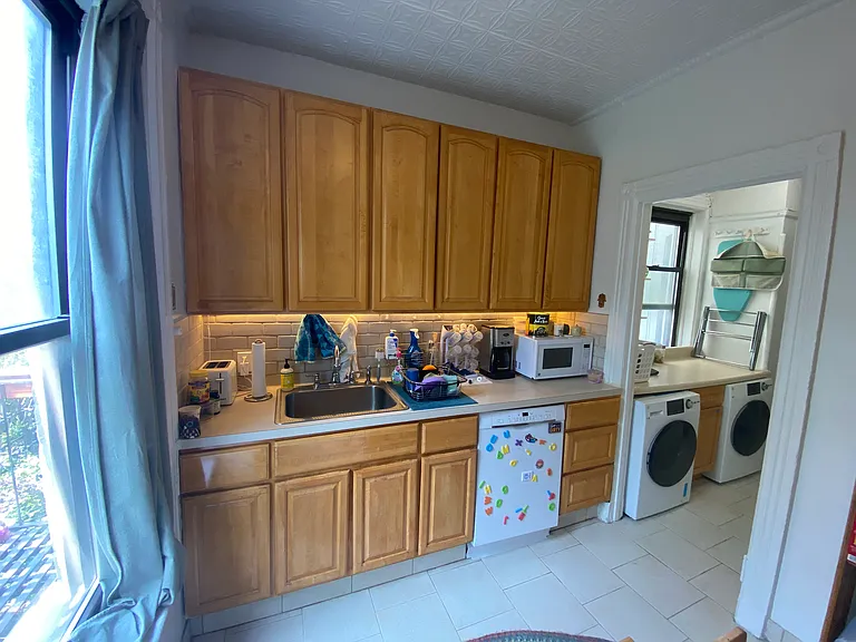 548 9th St #3 — Photo 7
