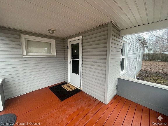 5th image of 162 Perkins St