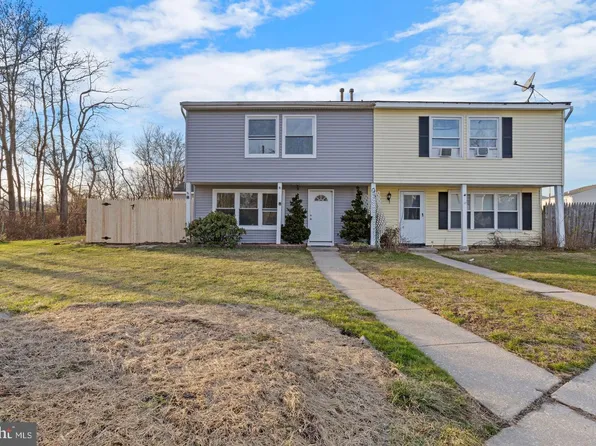 18 Locust Ct, Sicklerville, NJ 08081