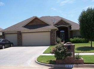 2912 Woodstock Rd, Moore, OK 73160