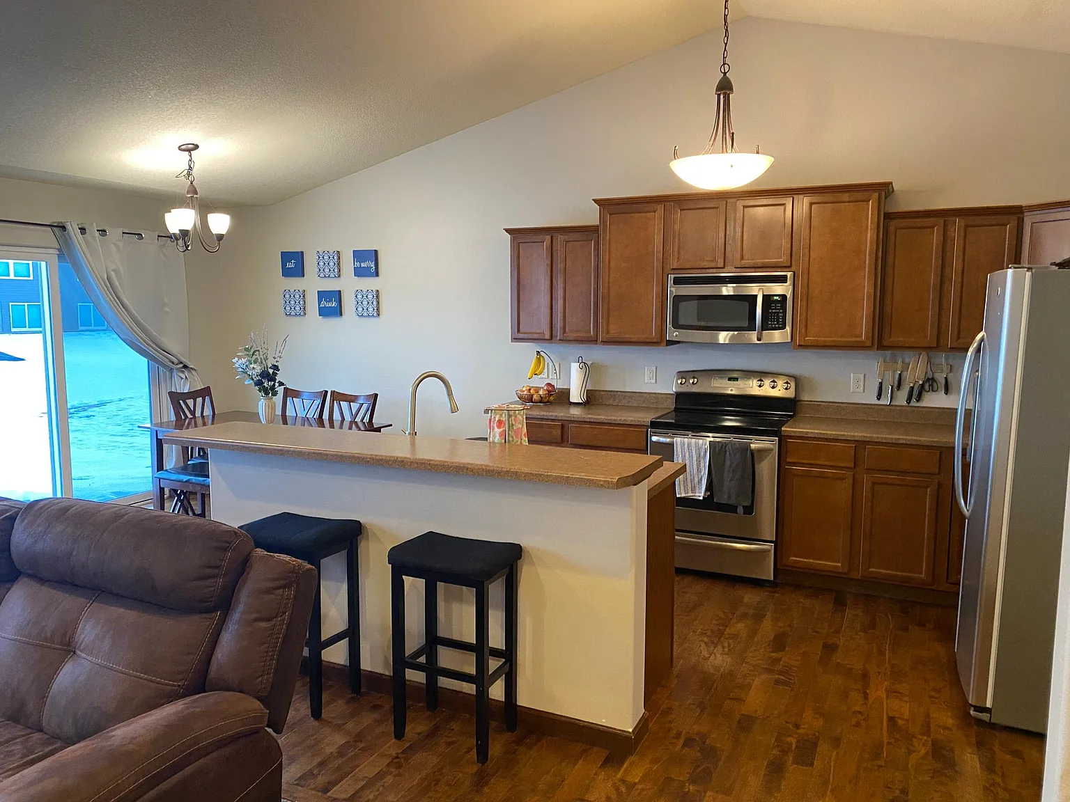 1122 Amelia Drive — Photo 3