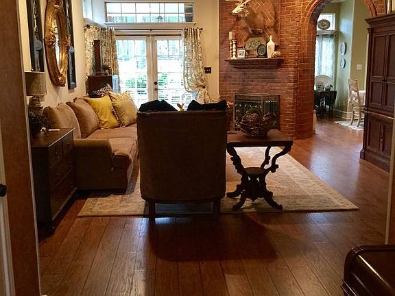 2nd image of 108 Rosebrook Cir