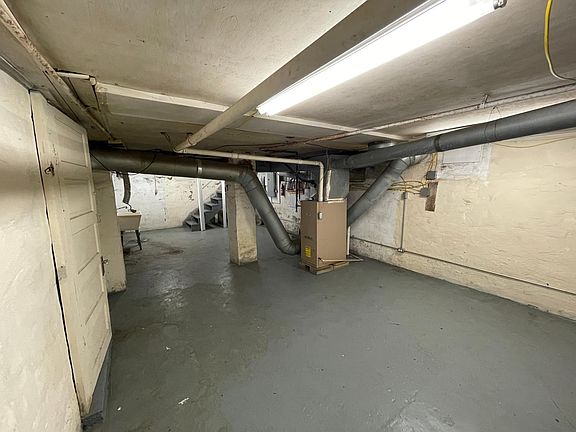 2nd image of 1627 Blaine Ave
