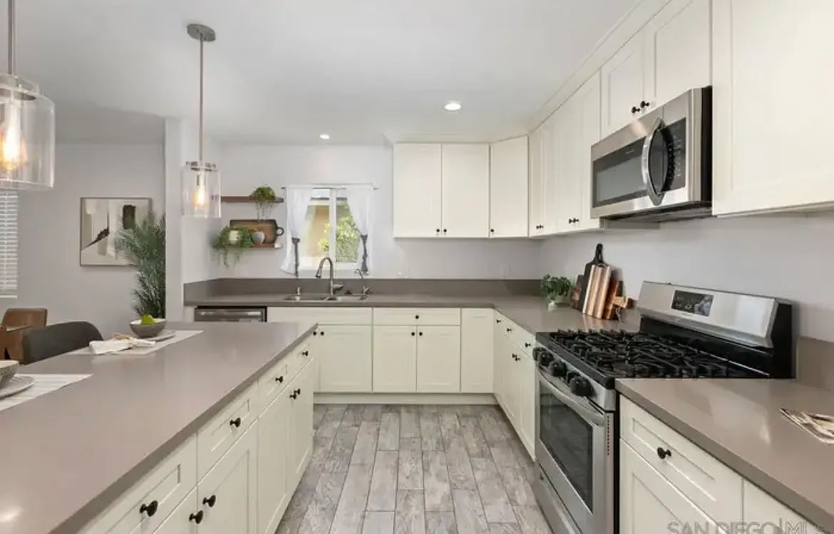 3 bed, $6,000 — Photo 2