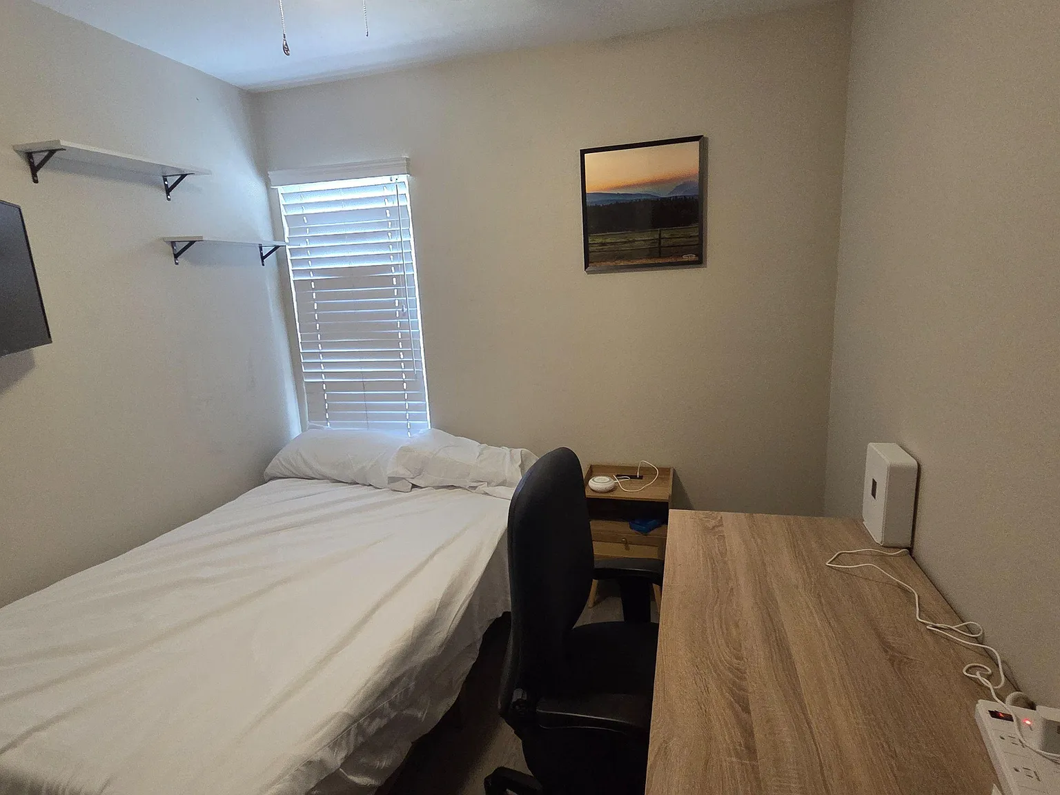 1 bed, 1.0 bath, 1322 sqft, $1,364 — Photo 2