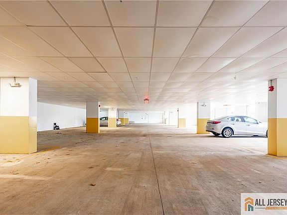 4th image of 1025 Raritan Rd #201