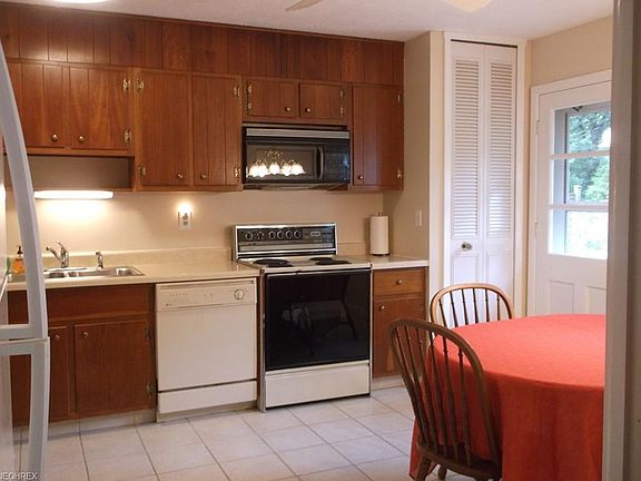 2nd image of 354 Crossbrook Dr