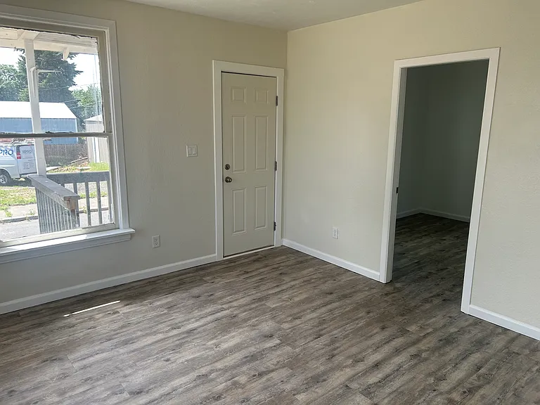 1915 E Walton Ave — Photo 8